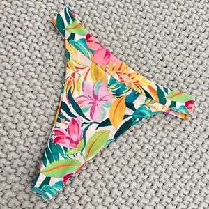 Skatie• ‘Summer’ Bikini Bottoms in ALOHA